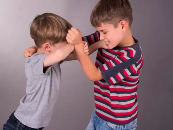 Giải mã giấc mơ thấy bị đánh là điềm gì, báo hiệu tốt hay xấu?