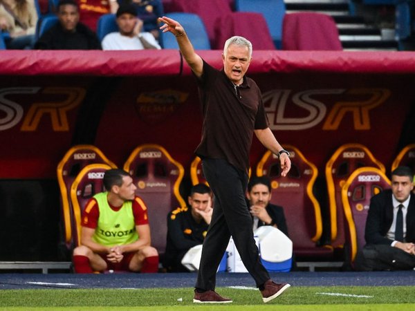 Tin bóng đá sáng 19/9: Mourinho lại chịu thiệt vì cá tính mạnh