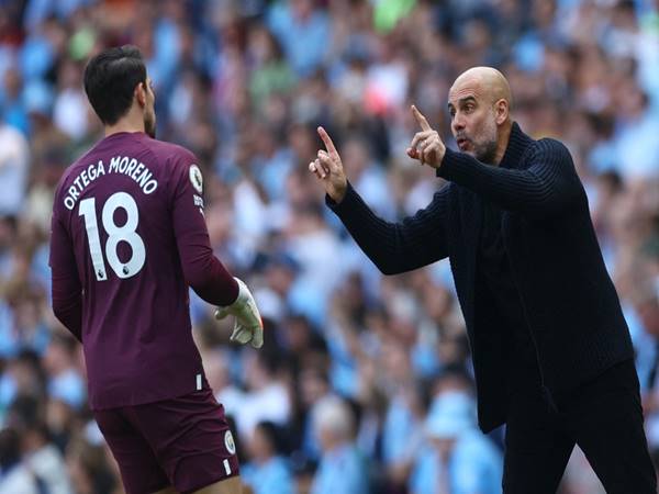 Tin Man City 5/6: Pep Guardiola bị chỉ trích thiếu chuyên nghiệp