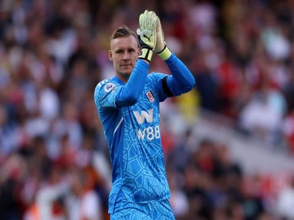 Bernd Leno sau khi khoác lên mình màu áo mới