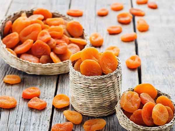 Ngủ mơ thấy mình ăn quả mơ khô