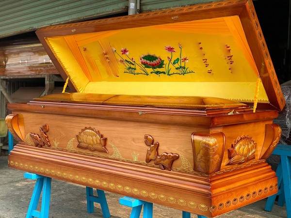 Nằm mơ thấy quan tài màu vàng được chôn cất