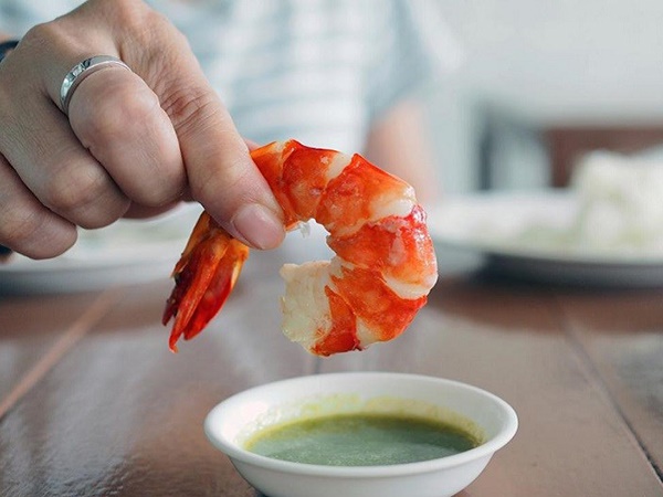 Nằm mơ thấy ăn tôm có ý nghĩa như nào?