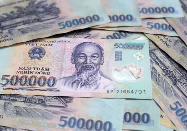 Mơ thấy người thân làm ra tiền giả