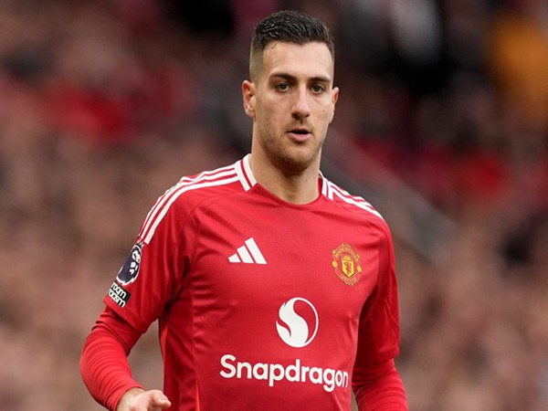 Dalot nói thẳng về việc thay HLV liên tục tại Old Trafford