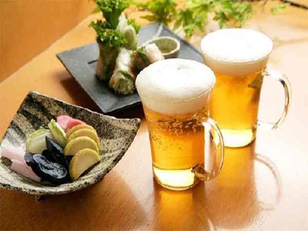 Nằm mơ thấy uống bia đánh con gì may mắn trúng lớn?
